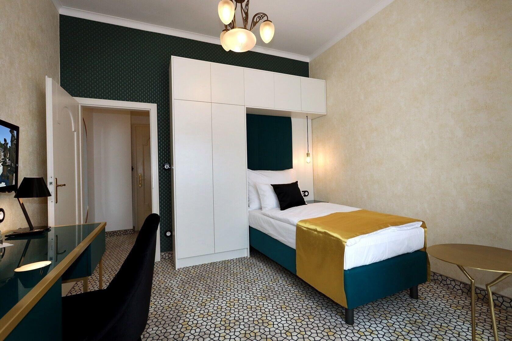 Art Deco Wolker By Astoria Hotel & Medical Spa كارلوفي فاري المظهر الخارجي الصورة